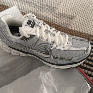 Brand New Women/ Unisex Nike Vomero sneakers